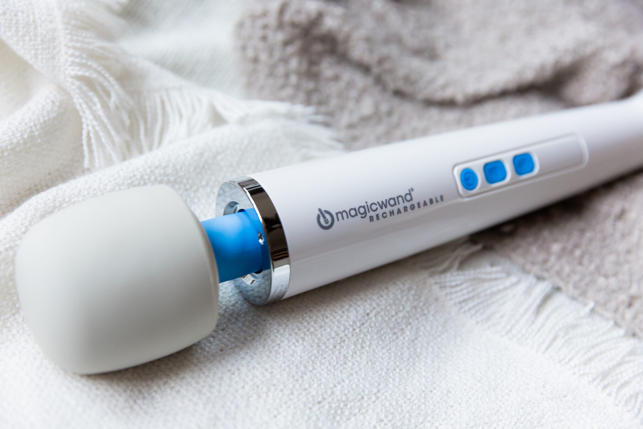 A full shot of the Magic Wand Rechargeable and its powerful length.